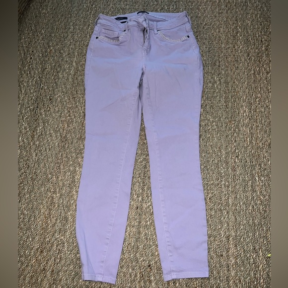 NYDJ Lavender Ami Skinny Jeans with front pocket stitching details. - Picture 1 of 5